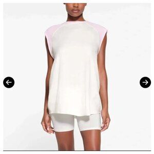 SKIMS Boyfriend Raglan Muscle Tank Top